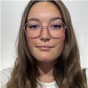 Estudiante de filologia inglesa, además de profesora de inglés con experiencia de dos años.